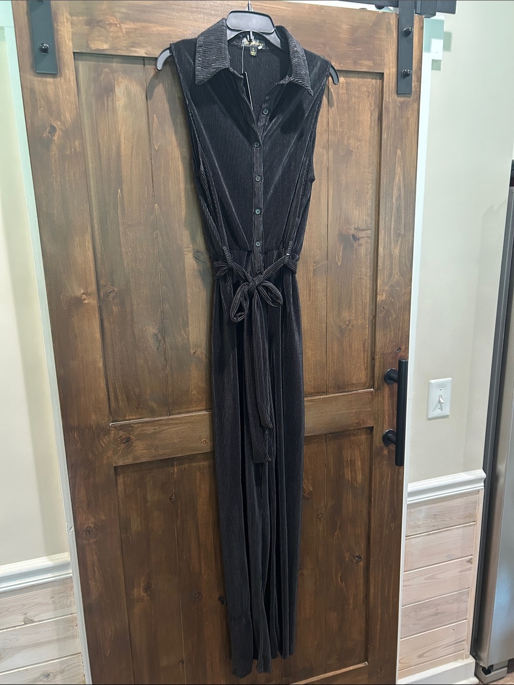 M162 NWT - Black Pleated Wide-Leg Jumpsuit with Waist Tie